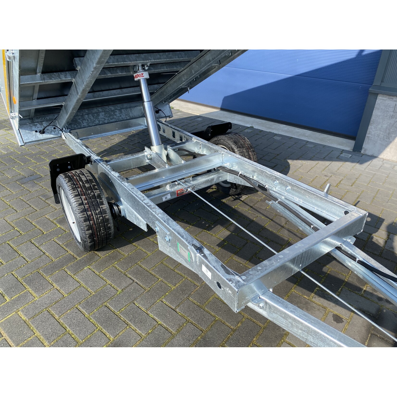 eduard Eduard kipper handpomp bediend  | 260 x 150 x 60 cm | 1.350 kg | Geremd ALL - IN AKTIE!