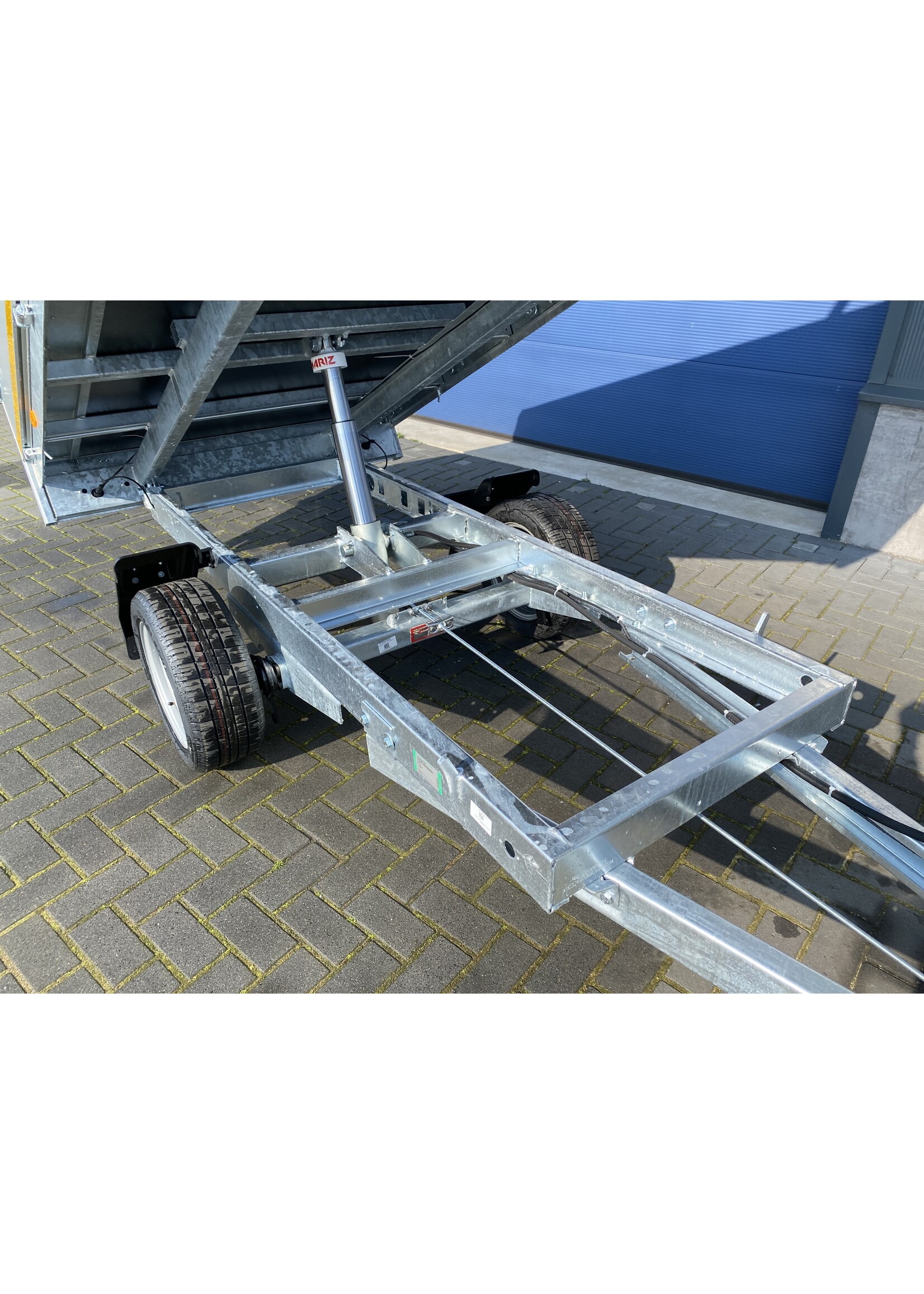 eduard Eduard kipper handpomp bediend  | 260 x 150 x 60 cm | 1.350 kg | Geremd ALL - IN AKTIE!