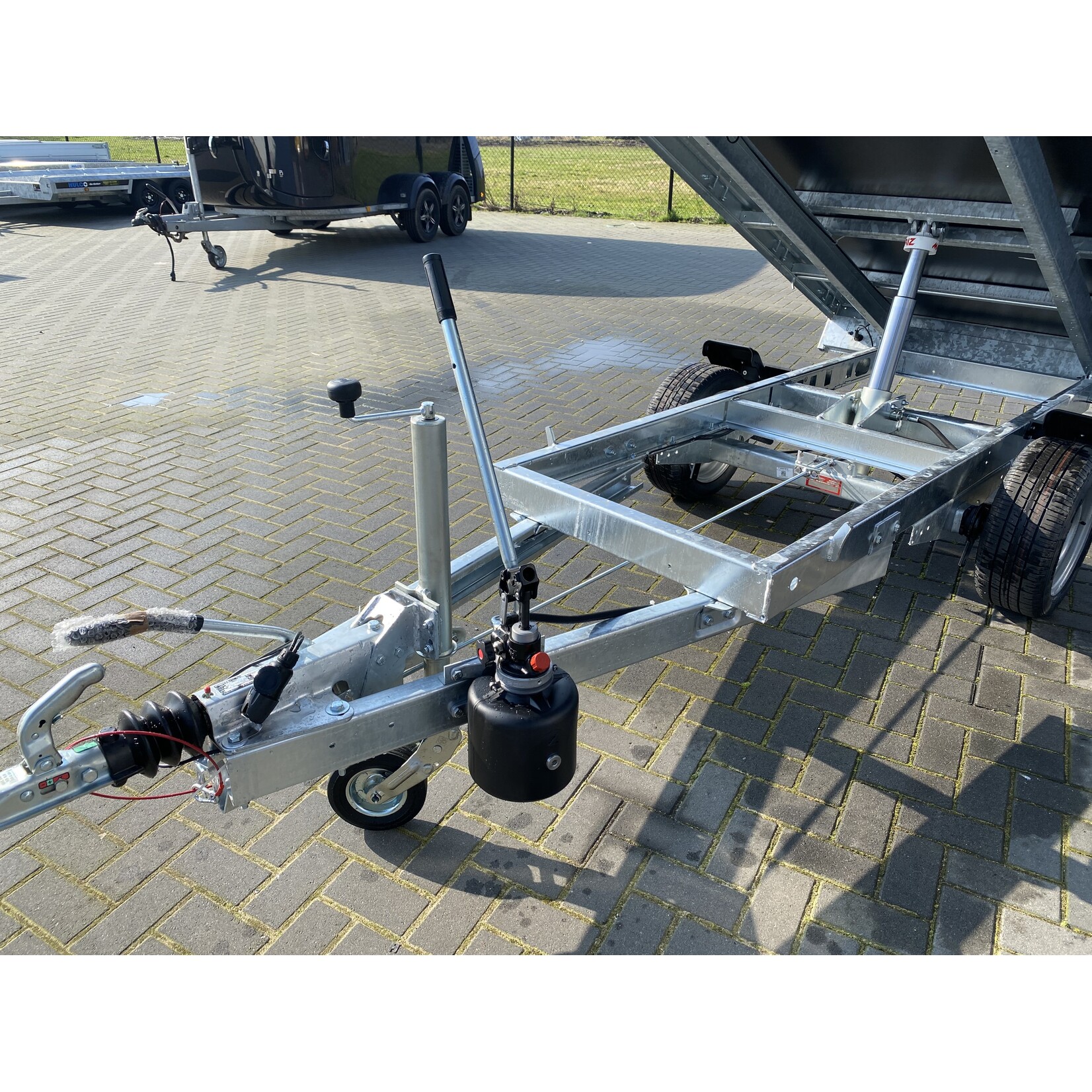 eduard Eduard kipper handpomp bediend  | 260 x 150 x 60 cm | 1.350 kg | Geremd ALL - IN AKTIE!