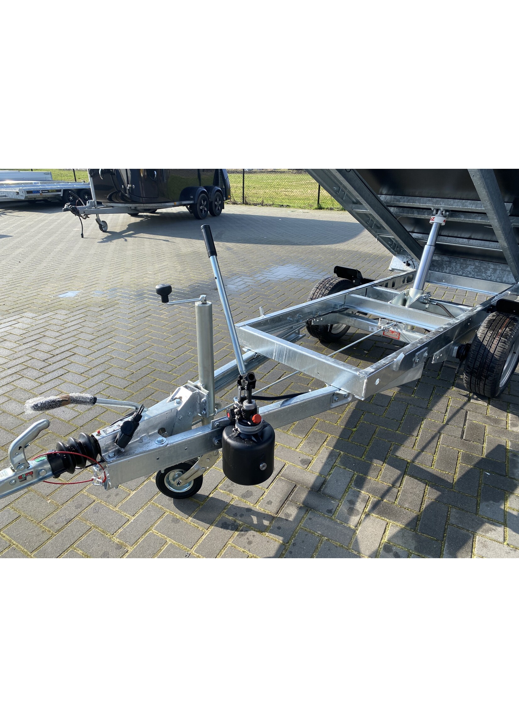 eduard Eduard kipper handpomp bediend  | 260 x 150 x 60 cm | 1.350 kg | Geremd ALL - IN AKTIE!