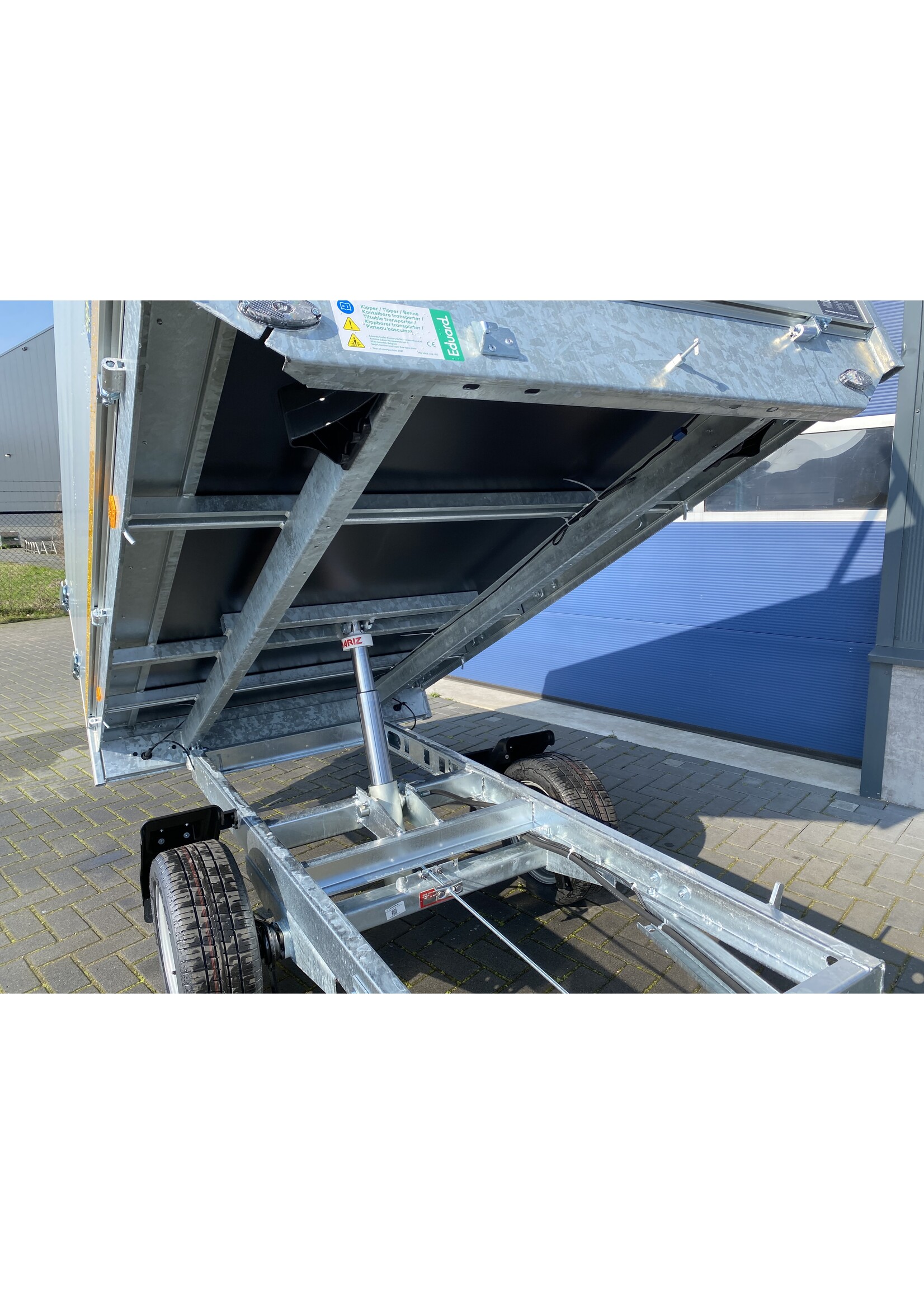 eduard Eduard kipper handpomp bediend  | 260 x 150 x 60 cm | 1.350 kg | Geremd ALL - IN AKTIE!