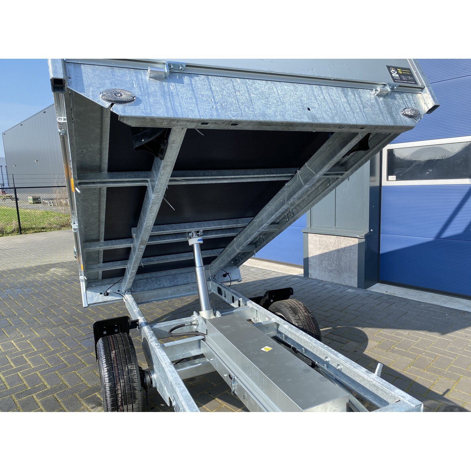 eduard Eduard kipper elektrisch bediend | 260 x 150 x 60 cm | 1.350  kg | Geremd ALL - IN AKTIE!