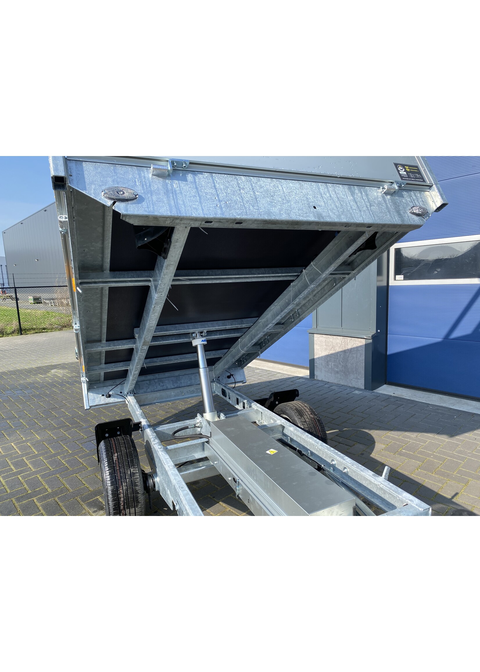 eduard Eduard kipper elektrisch bediend | 260 x 150 x 60 cm | 1.350  kg | Geremd ALL - IN AKTIE!