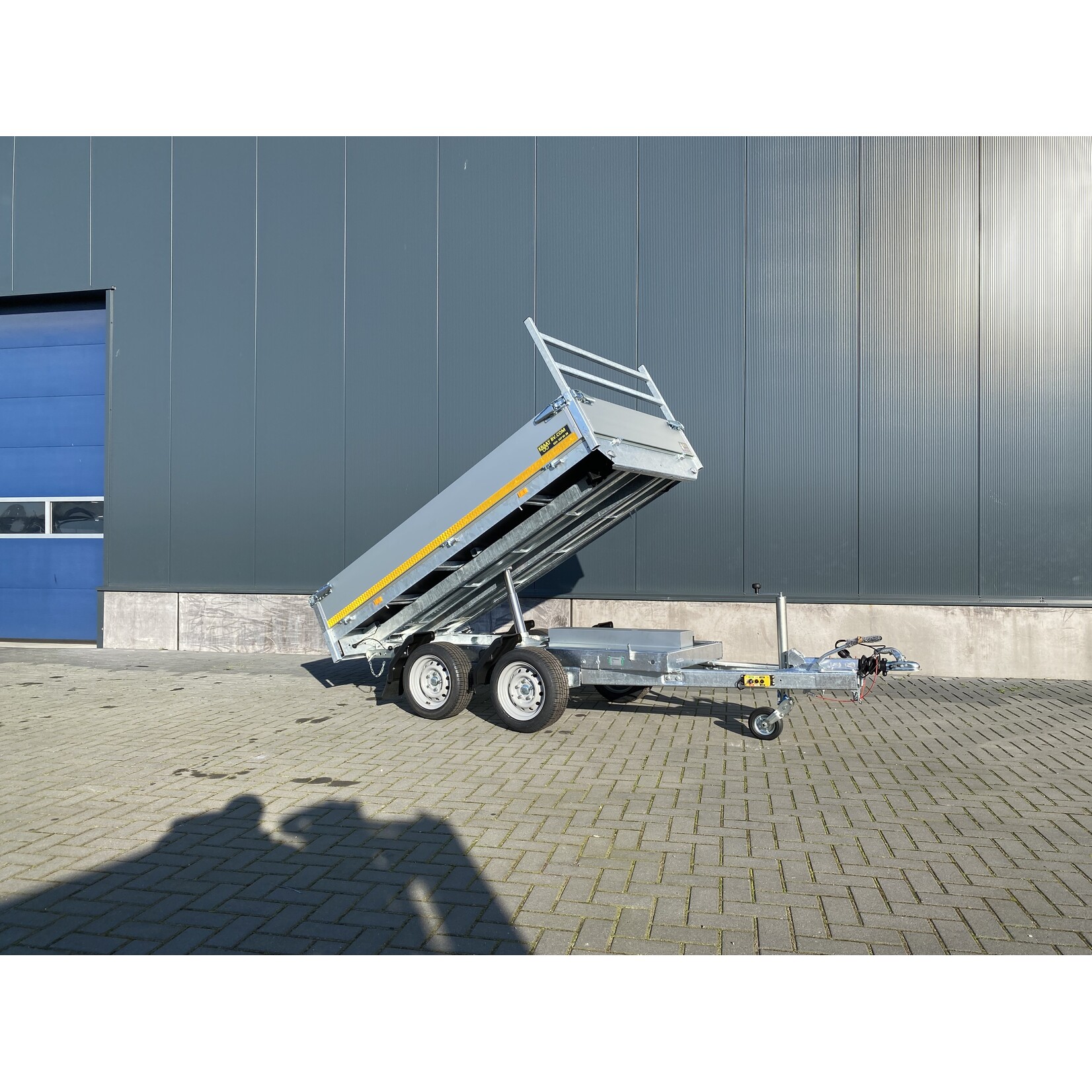 eduard Eduard kipper | 260 x 150 x 30 cm | 2.000 kg | Geremd ALL - IN AKTIE!