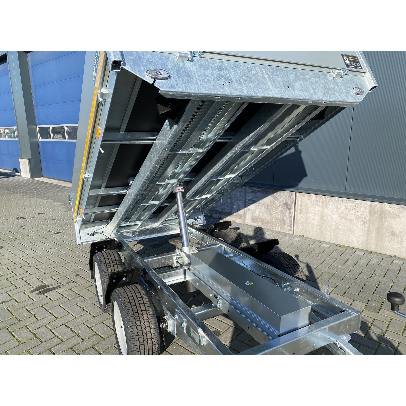 eduard Eduard kipper | 260 x 150 x 30 cm | 2.000 kg | Geremd ALL - IN AKTIE!