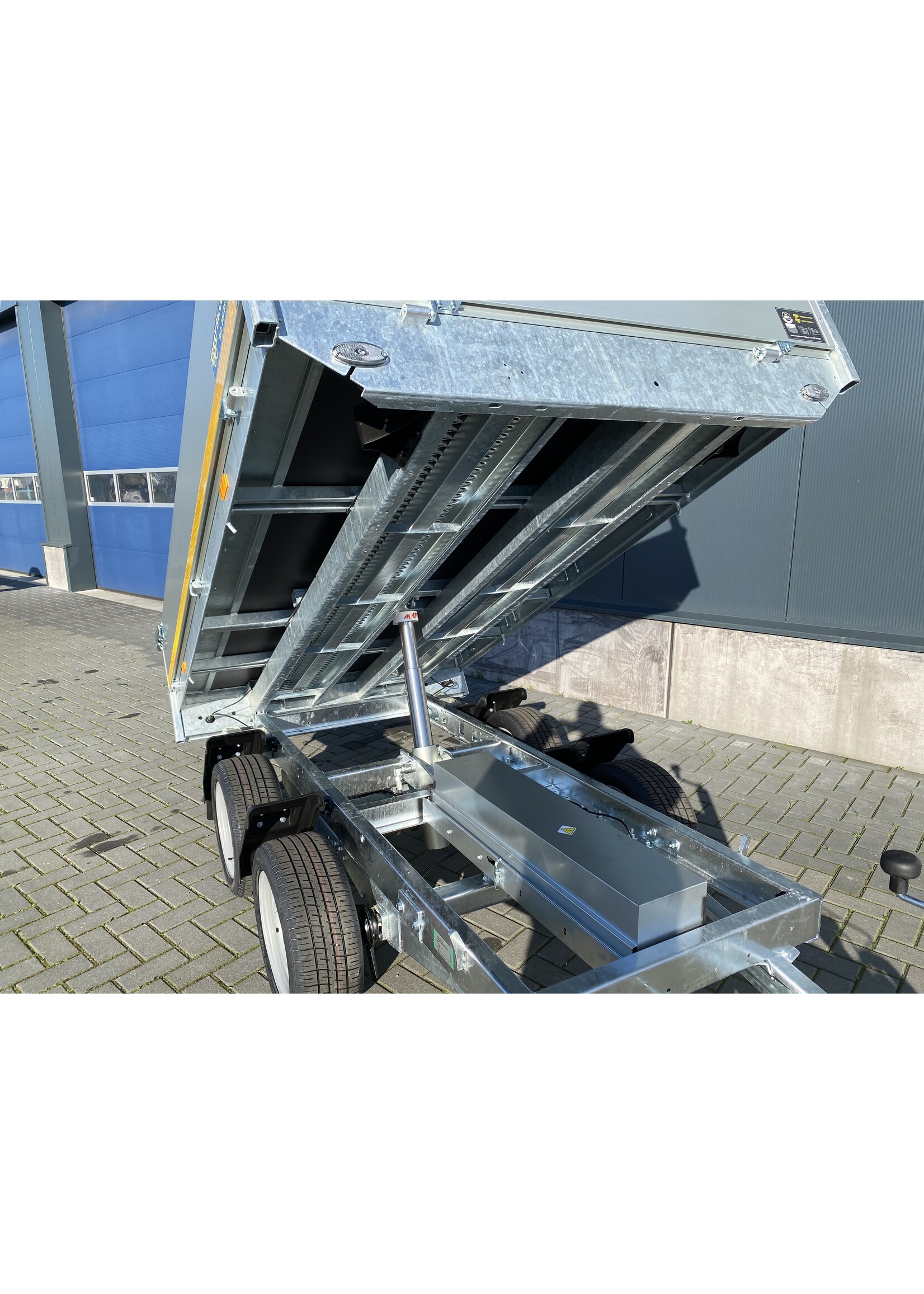 eduard Eduard kipper | 260 x 150 x 30 cm | 2.000 kg | Geremd ALL - IN AKTIE!