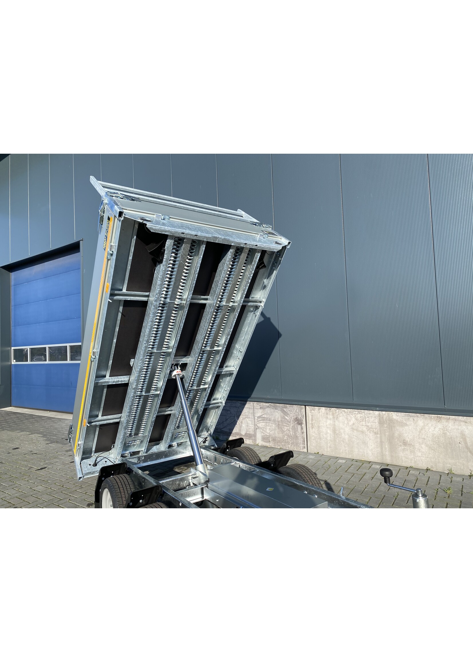 eduard Eduard kipper | 260 x 150 x 30 cm | 2.000 kg | Geremd ALL - IN AKTIE!