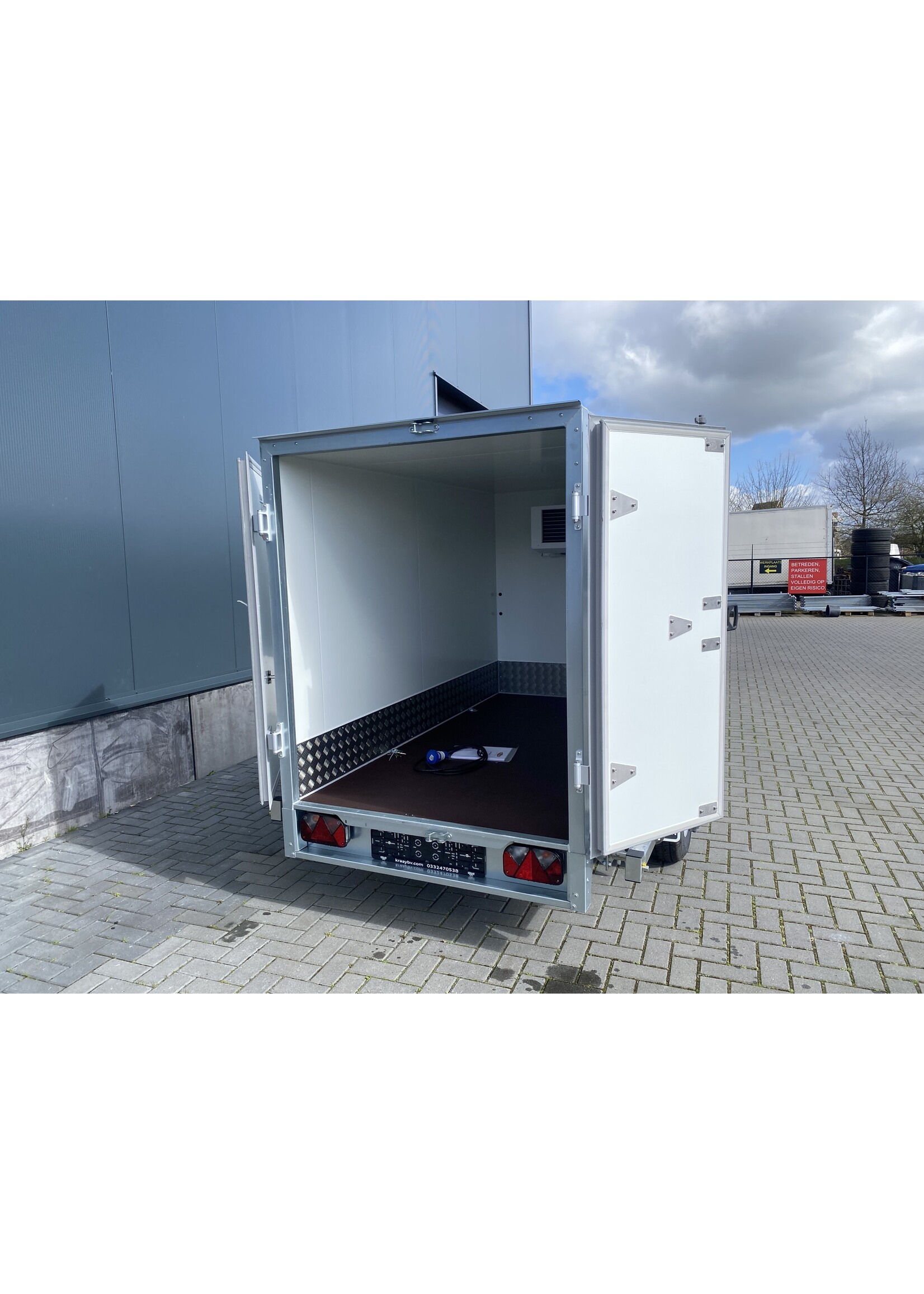 Verhuur | Böckmann Koelaanhangwagen 248 x 127 x 150 Cm