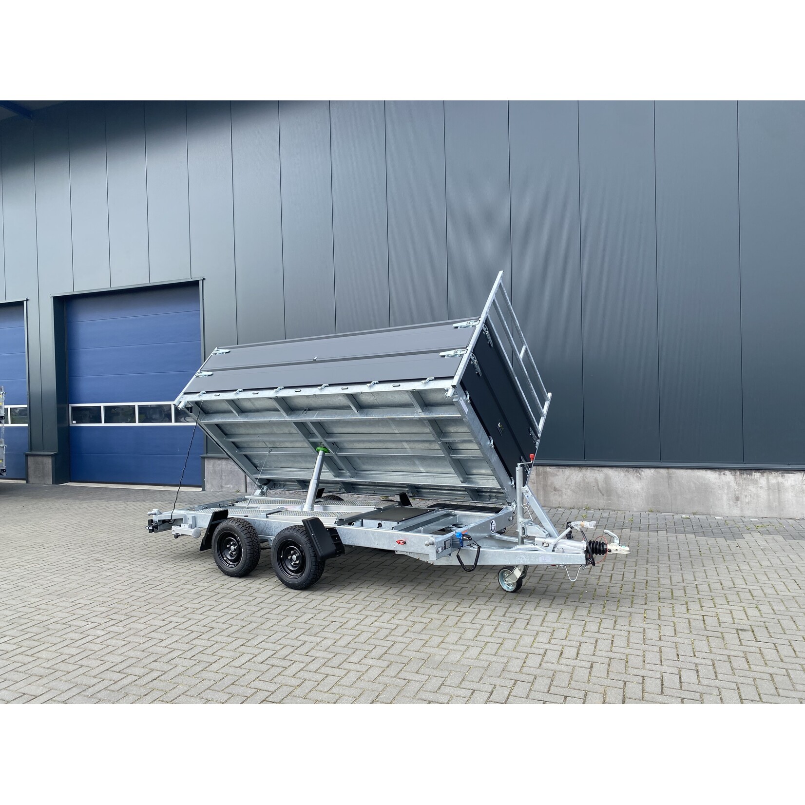 Hapert Hapert Cobalt HM-2 | 375 x 180 x 80 cm | 3.500 kg | Geremd ALL - IN AKTIE!