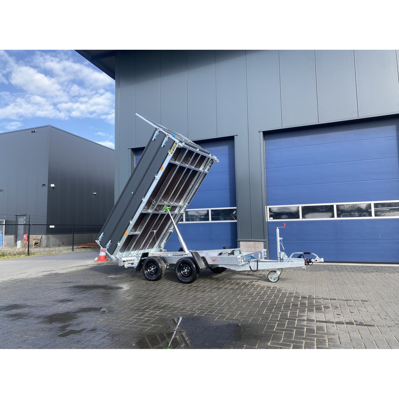 Hapert Hapert Cobalt HM-2 | 305 x 180 x 60 cm | 3.000 kg | Geremd ALL - IN AKTIE!