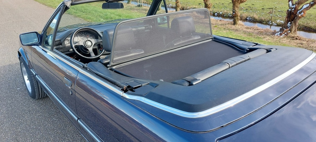 BMW Windscherm BMW 3 Serie E30 beige BMW Windscherm BMW 3 Serie E30 beige