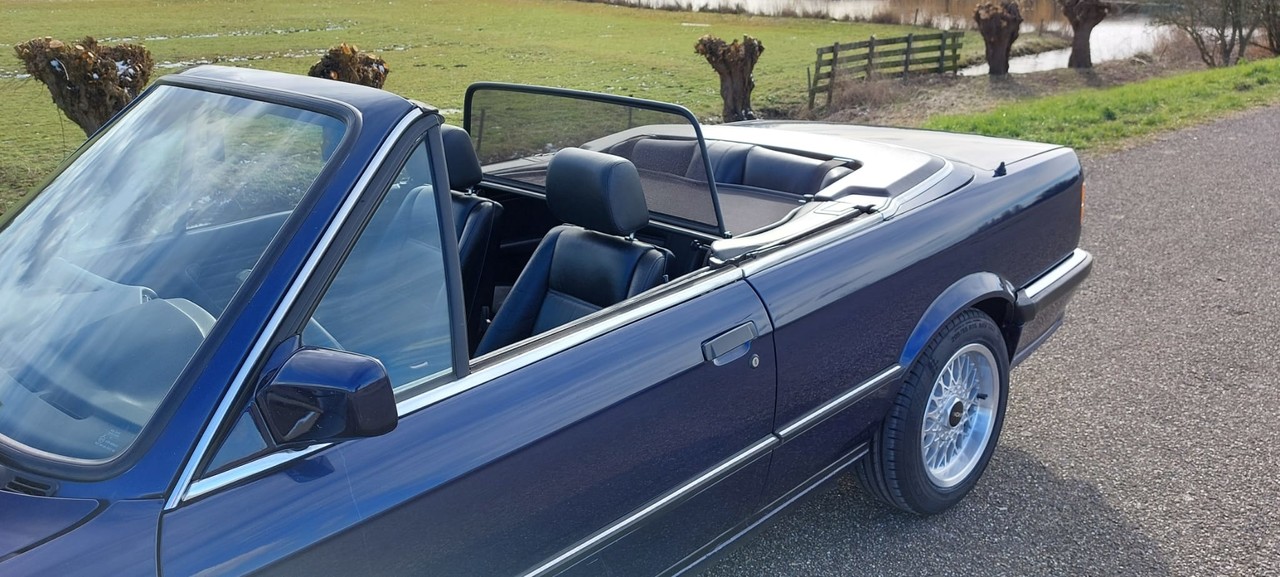 BMW Windscherm BMW 3 Serie E30 beige BMW Windscherm BMW 3 Serie E30 beige