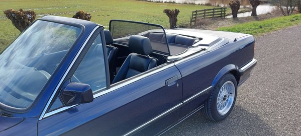 BMW Windscherm BMW 3 Serie E30 beige BMW Windscherm BMW 3 Serie E30 beige