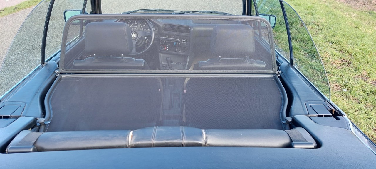 BMW Windscherm BMW 3 Serie E30 beige BMW Windscherm BMW 3 Serie E30 beige