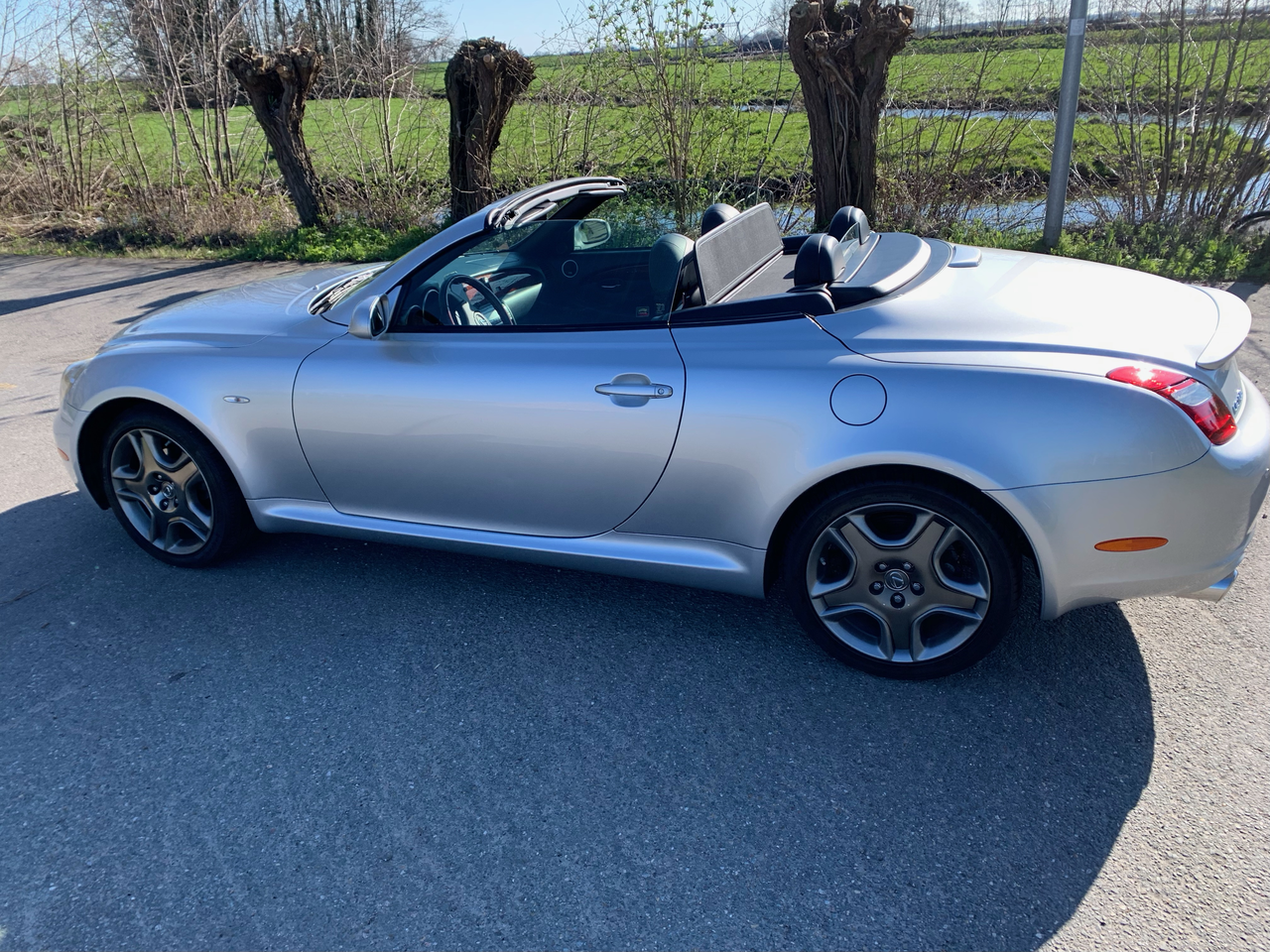 Lexus Windscherm Lexus SC 430 rood Lexus Windscherm Lexus SC 430 rood