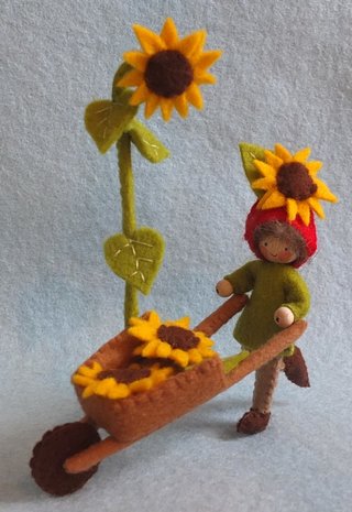 Atelier Pippilotta Kabouter met kruiwagen - Zelfmaakpakketje Atelier Pippilotta Kabouter met kruiwagen - Zelfmaakpakketje