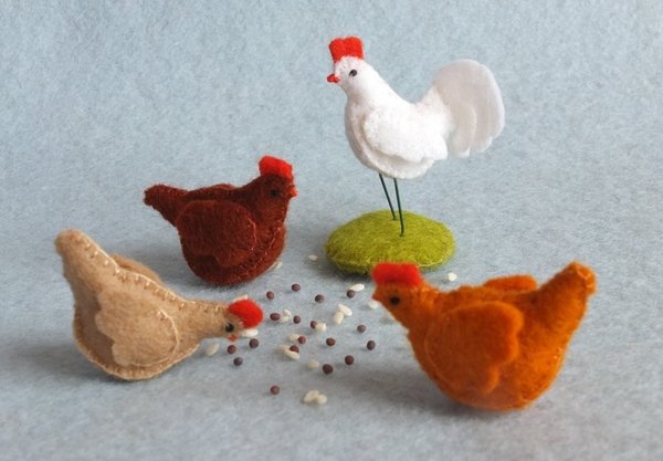 Atelier Pippilotta Drie kippen en een haan - Zelfmaakpakketje Atelier Pippilotta Drie kippen en een haan - Zelfmaakpakketje