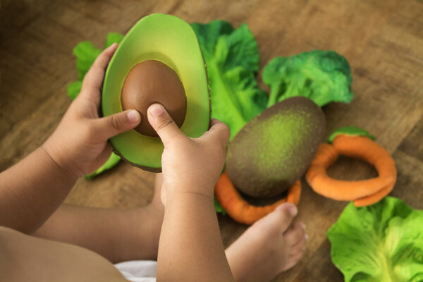 Oli & Carol Bijtspeeltje Avocado (Arnold the Avocado) Oli & Carol Bijtspeeltje Avocado (Arnold the Avocado)