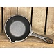 Valhal Outdoor Valhal Outdoor - Gietijzeren sauspan 1L met steel Valhal Outdoor Valhal Outdoor - Gietijzeren sauspan 1L met steel