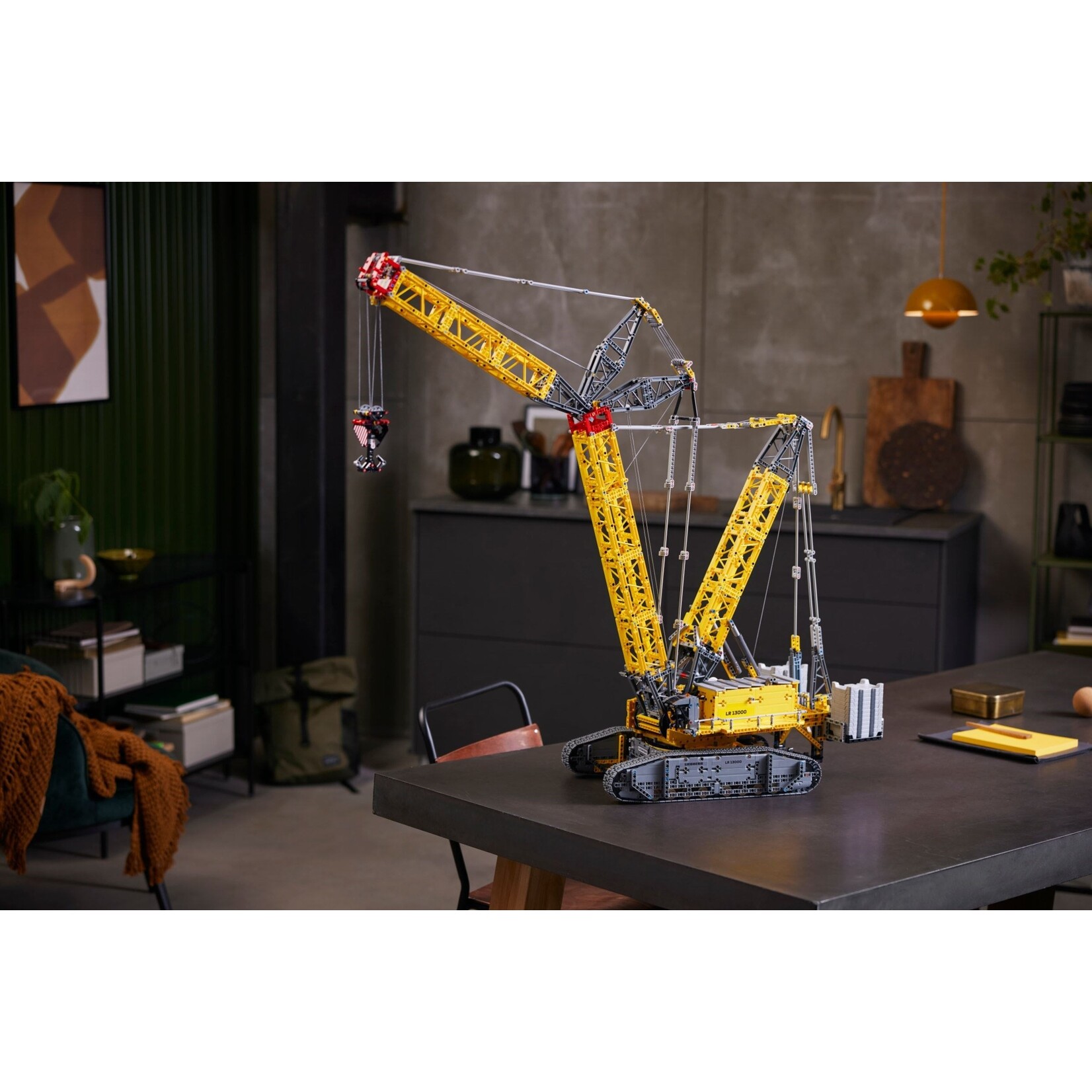 LEGO Liebherr Rupsbandkraan LR 13000 - 42146