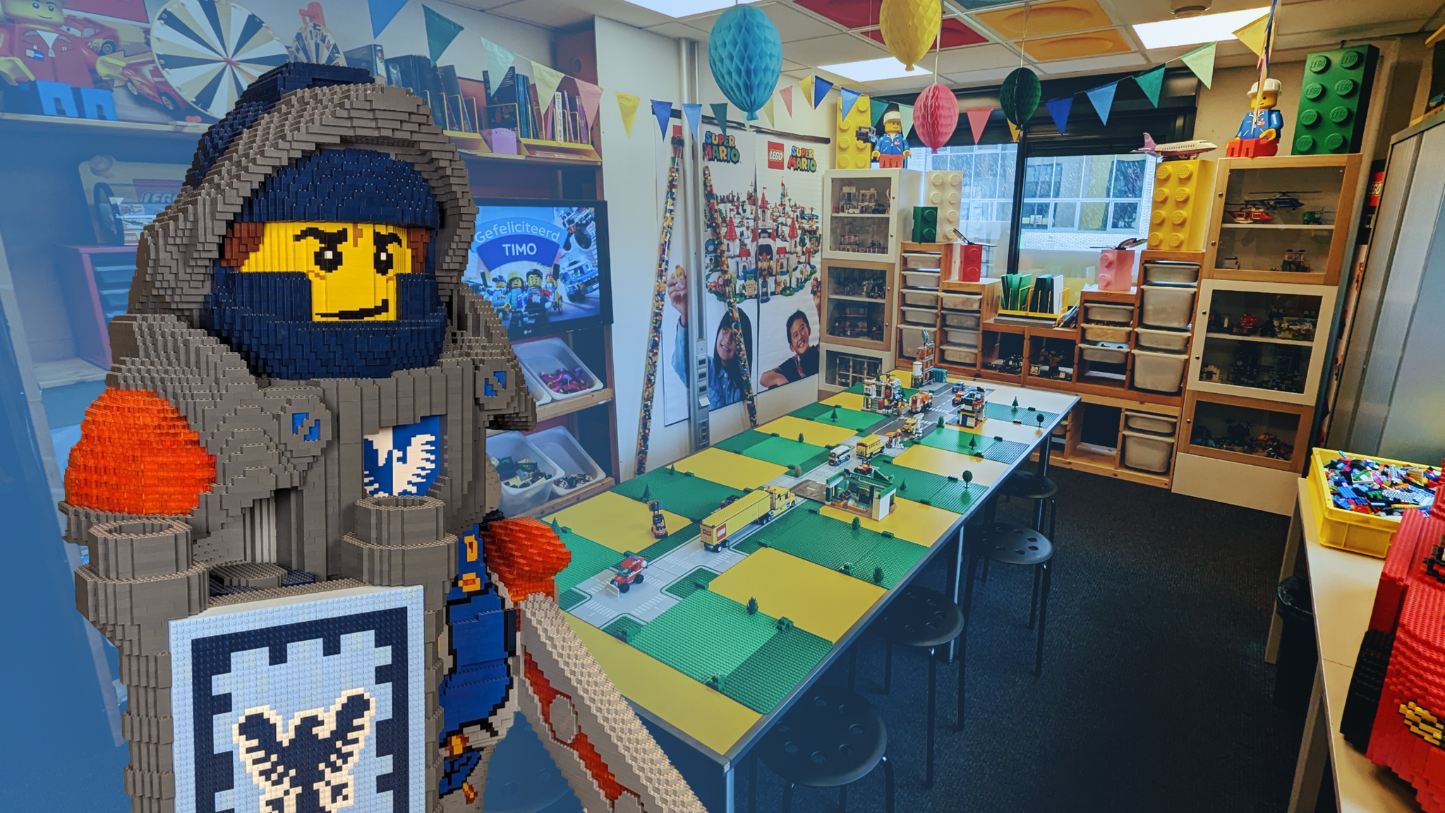 Kinderen vieren een kinderfeestje bij MADEinBILLUND