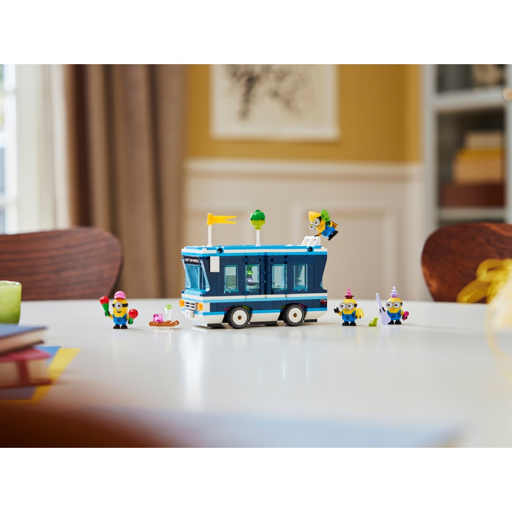 LEGO Muzikale feestbus van de Minions - 75581