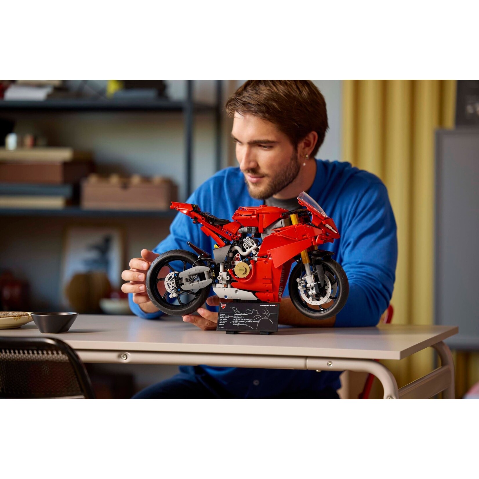 LEGO Ducati Panigale V4 S motor - 42202