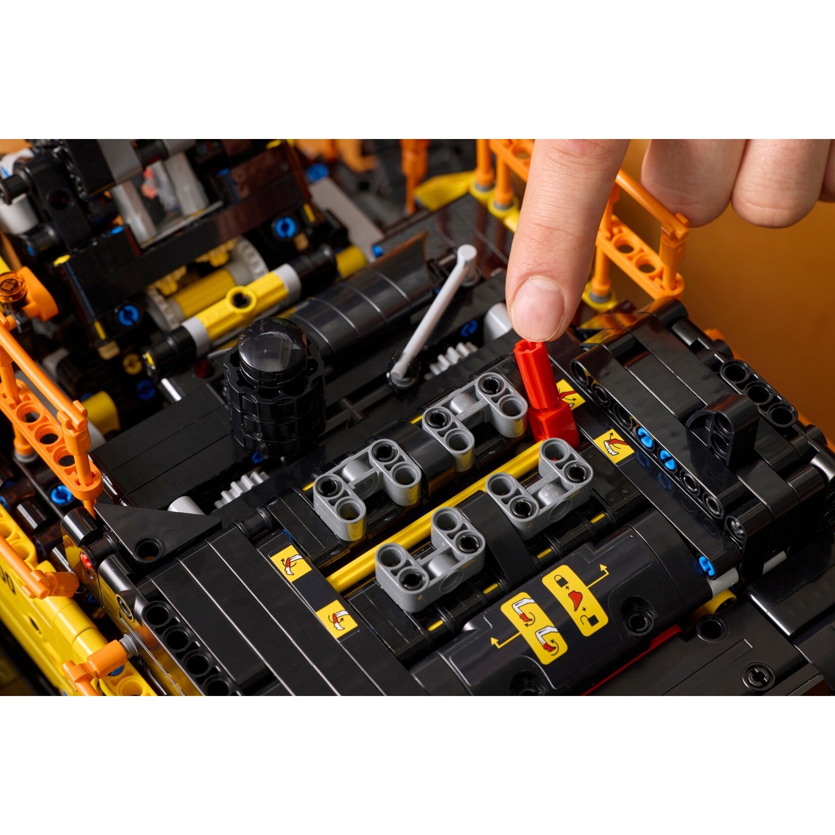 LEGO Volvo EC500 Hybrid graafmachine - 42215