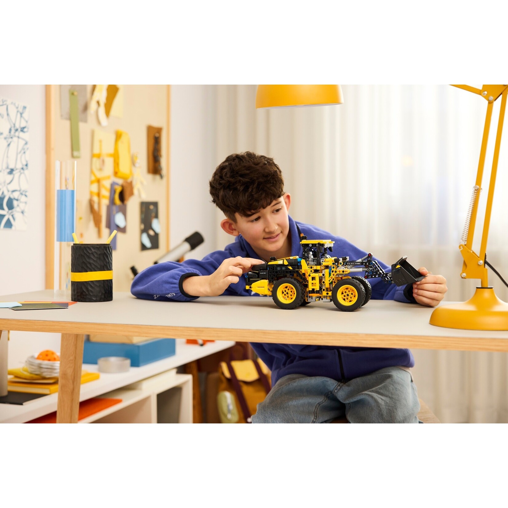 LEGO Volvo L120 Electric wiellader - 42209