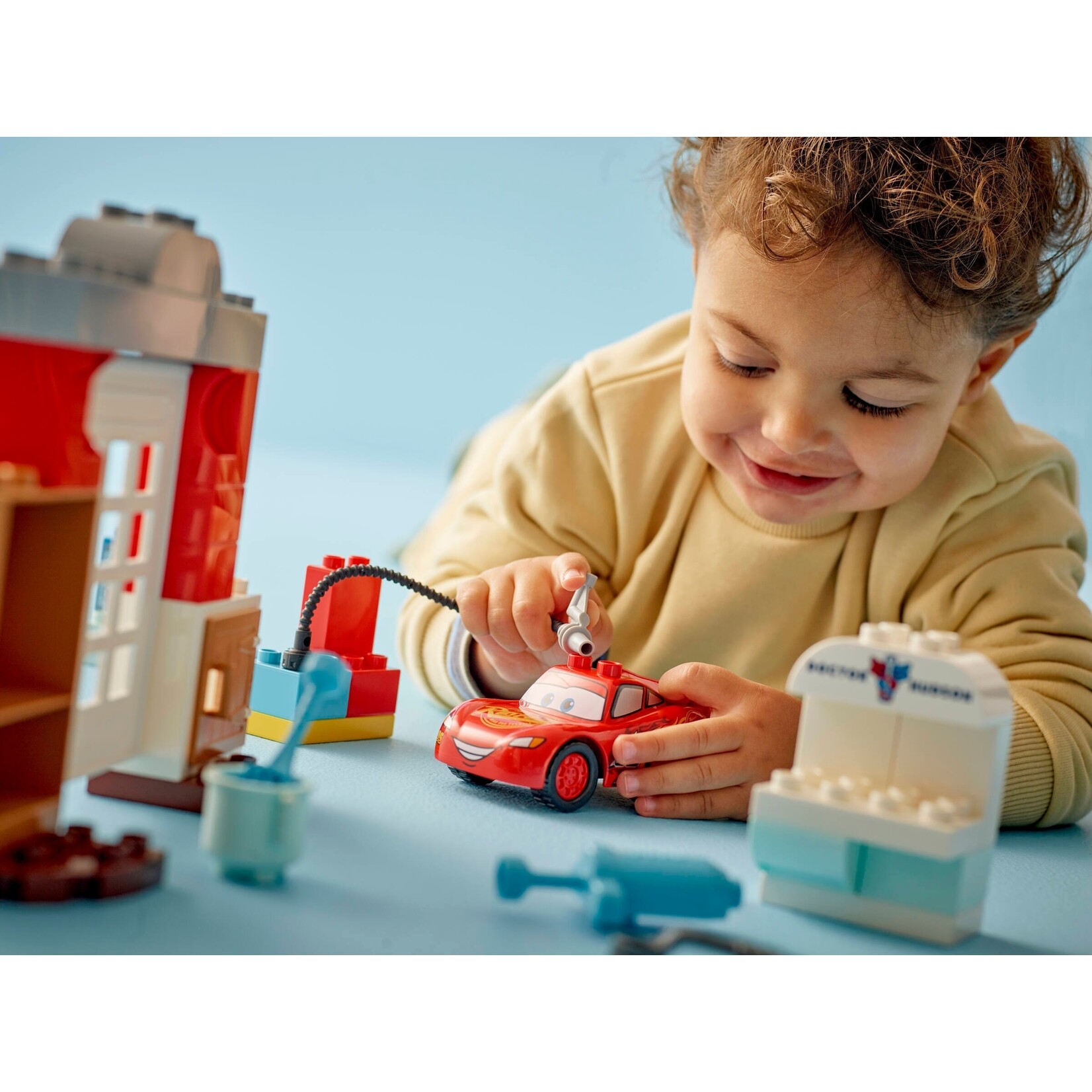 LEGO McQueens bezoek aan Docs garage - 10456
