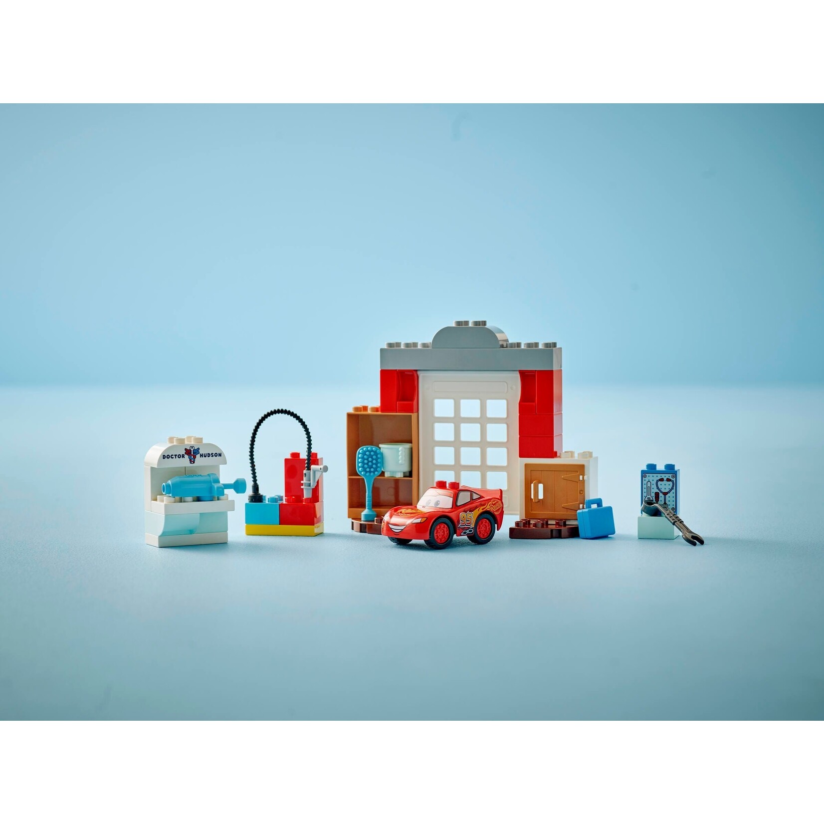 LEGO McQueens bezoek aan Docs garage - 10456