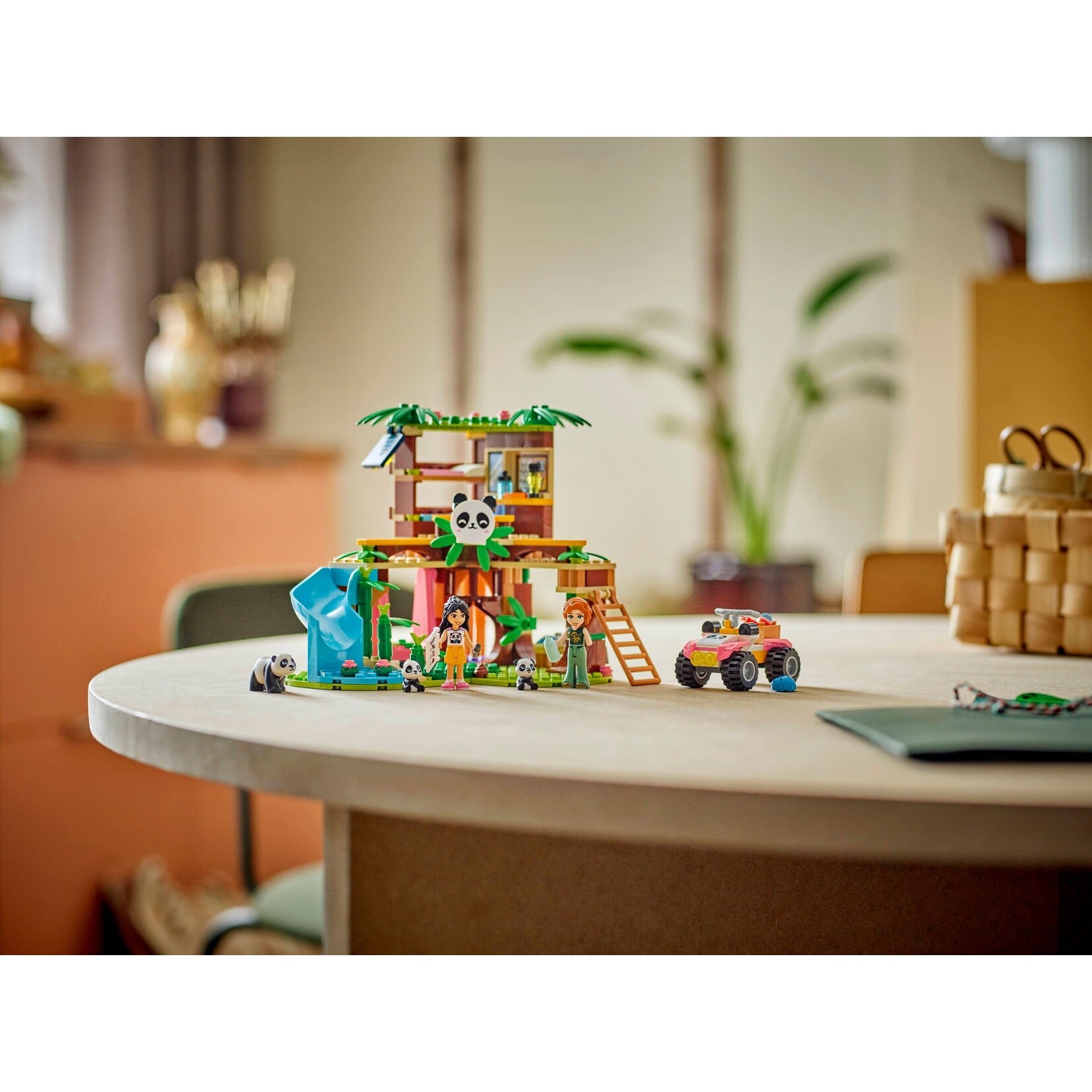 LEGO De pandaopvang - 42648