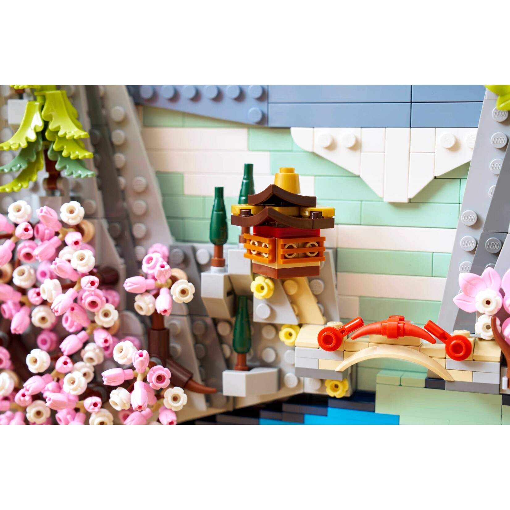 LEGO Landschap met Japanse kersenbloesems - 31218