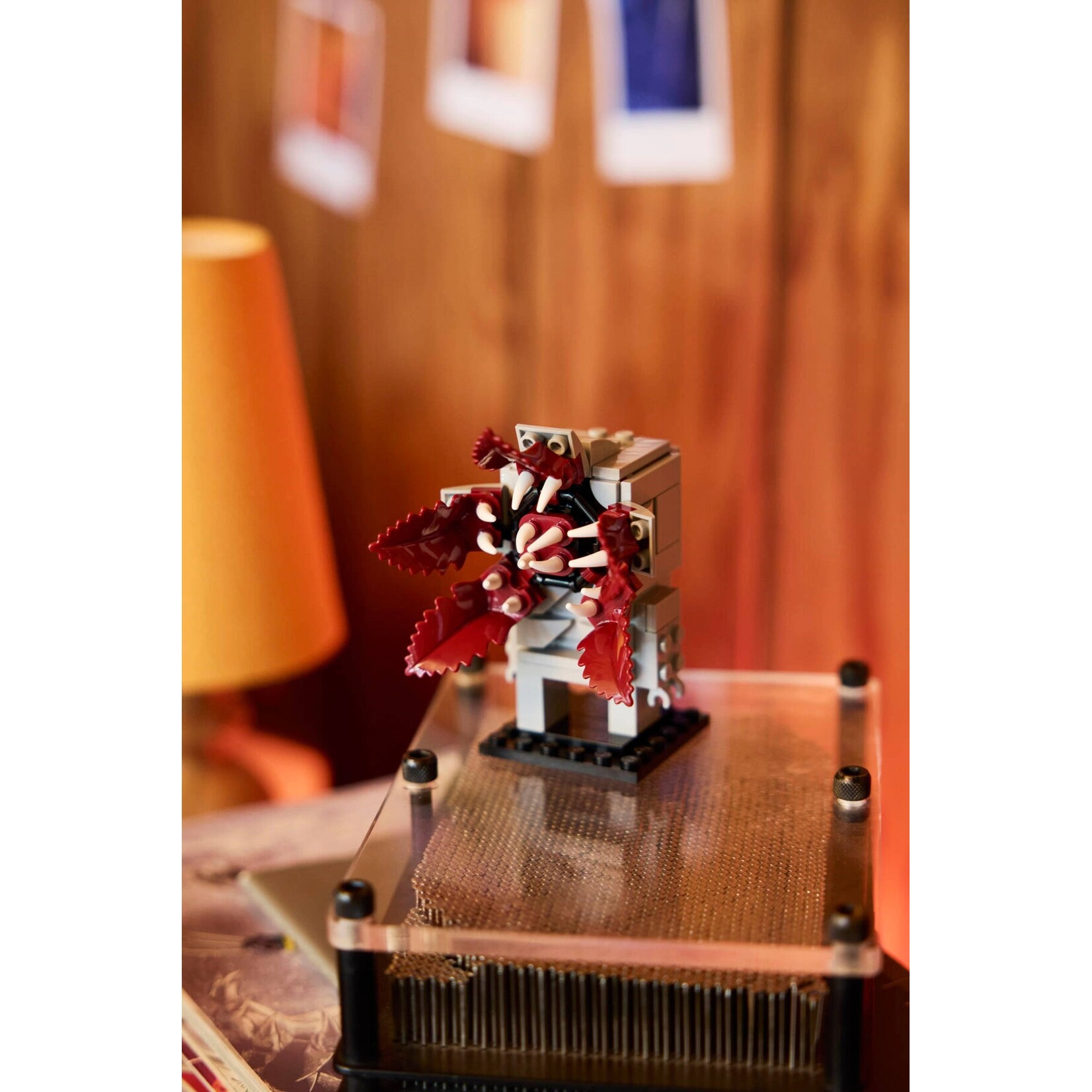 LEGO Elf, Max, Demogorgon en Holly figuren - 40879