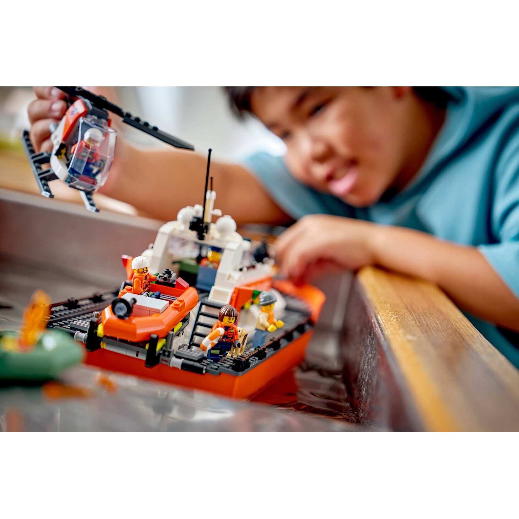 LEGO Kustwacht reddingsboot met helikopter - 60504