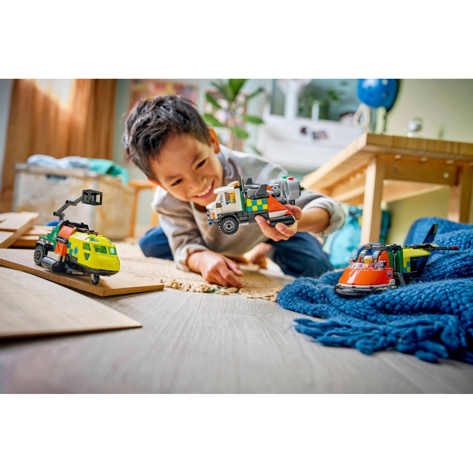LEGO Vliegtuig, servicewagen en hovercraft remix - 60505