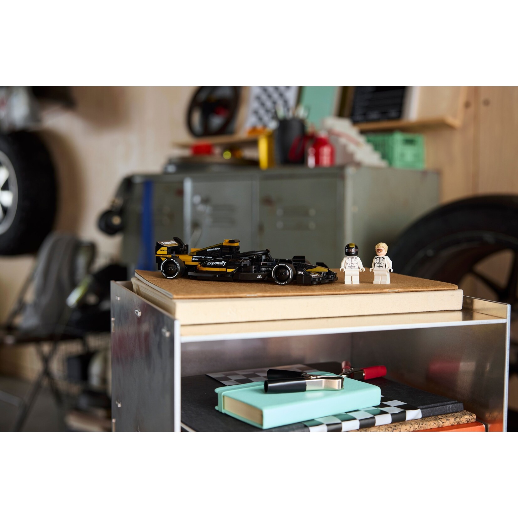 LEGO APXGP Team Racewagen uit F1 The Movie - 77252