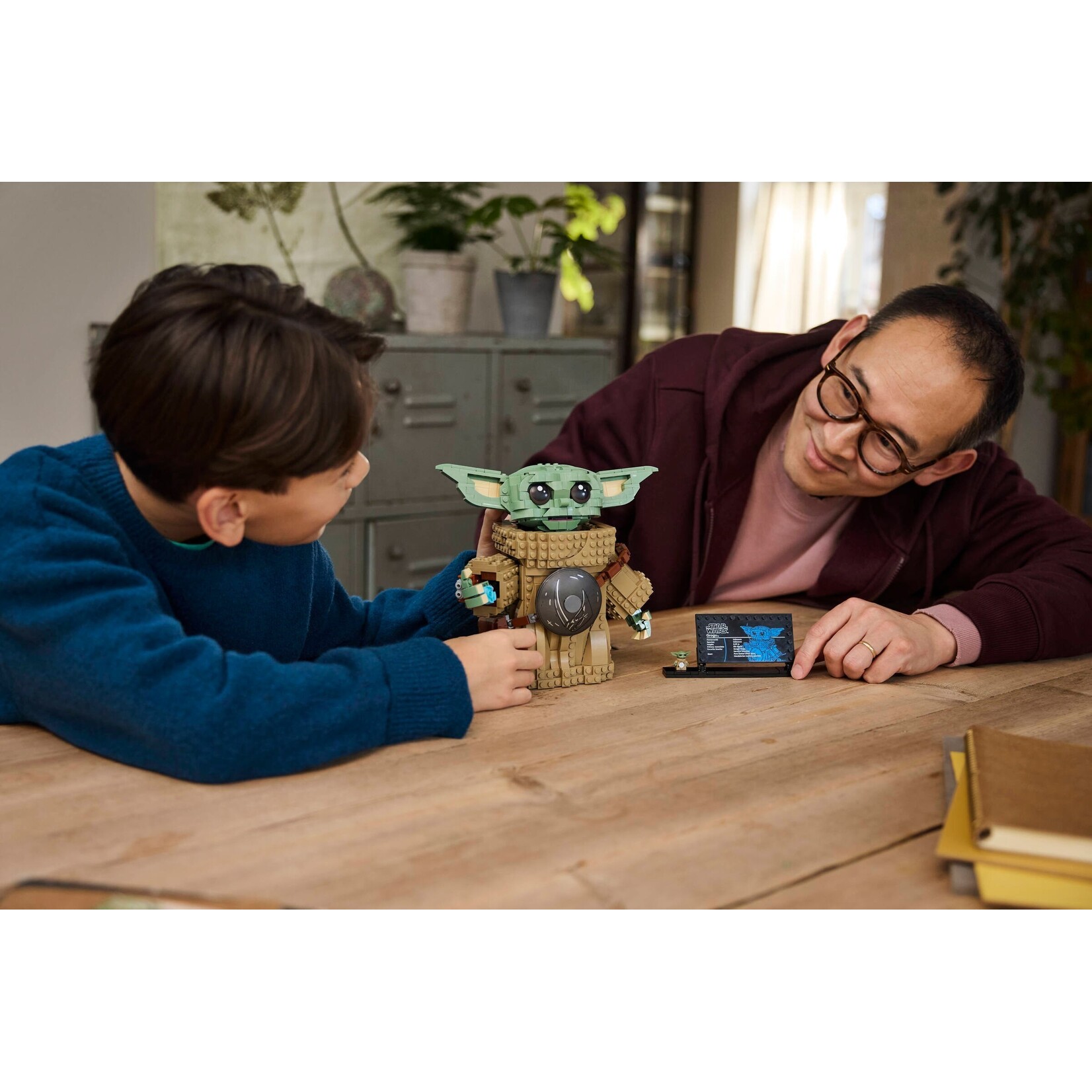 LEGO Grogu™ als leerling van de Mandalorian - 75446