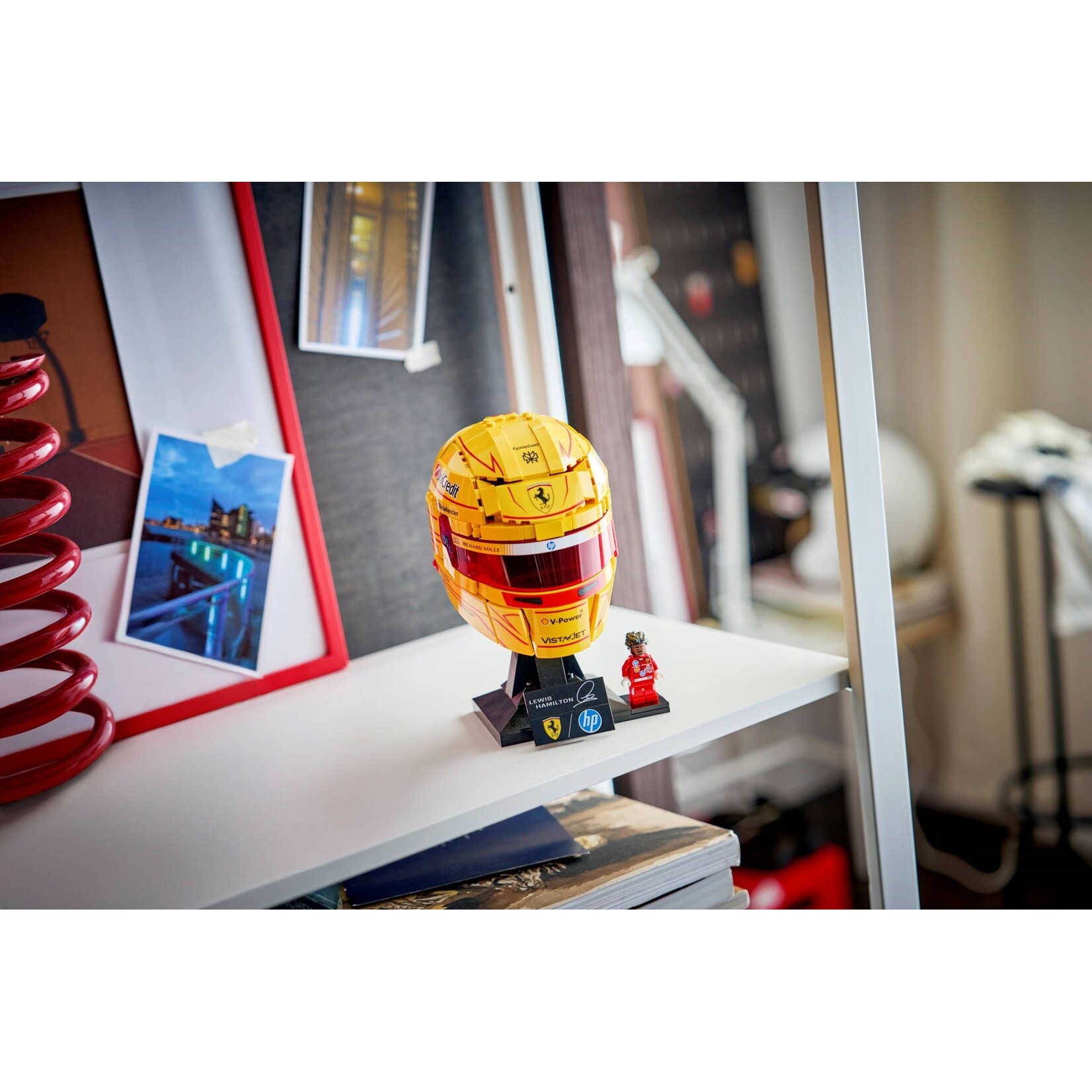 LEGO Scuderia Ferrari HP helm van Lewis Hamilton - 43022