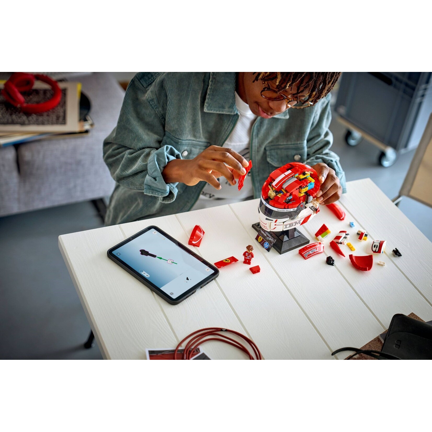 LEGO Scuderia Ferrari HP helm van Charles Leclerc - 43014