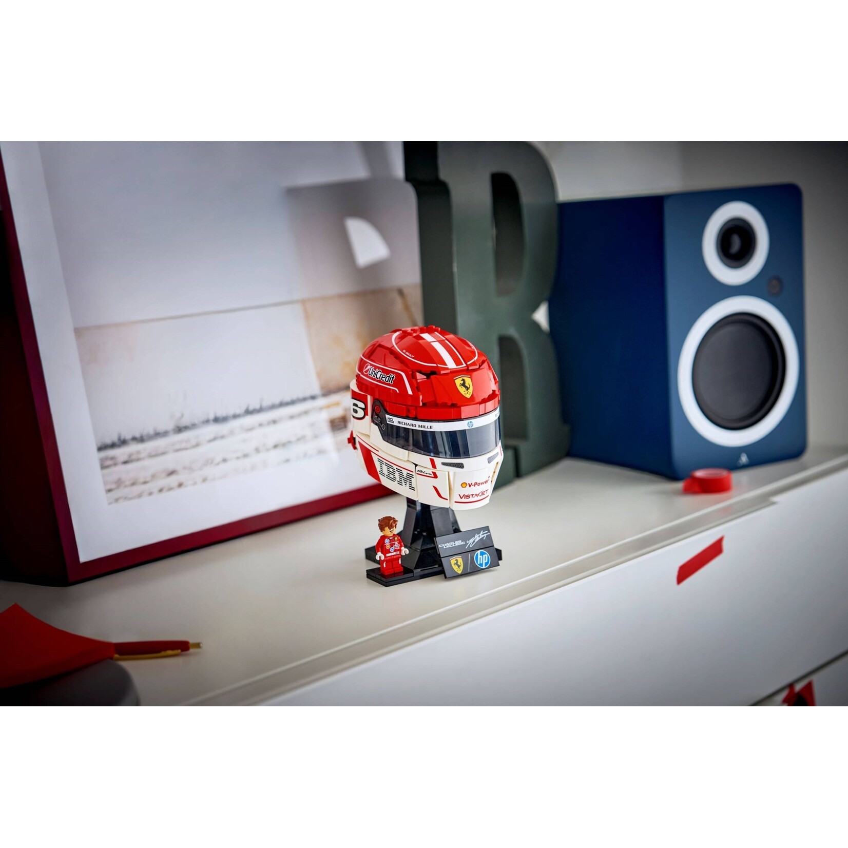 LEGO Scuderia Ferrari HP helm van Charles Leclerc - 43014