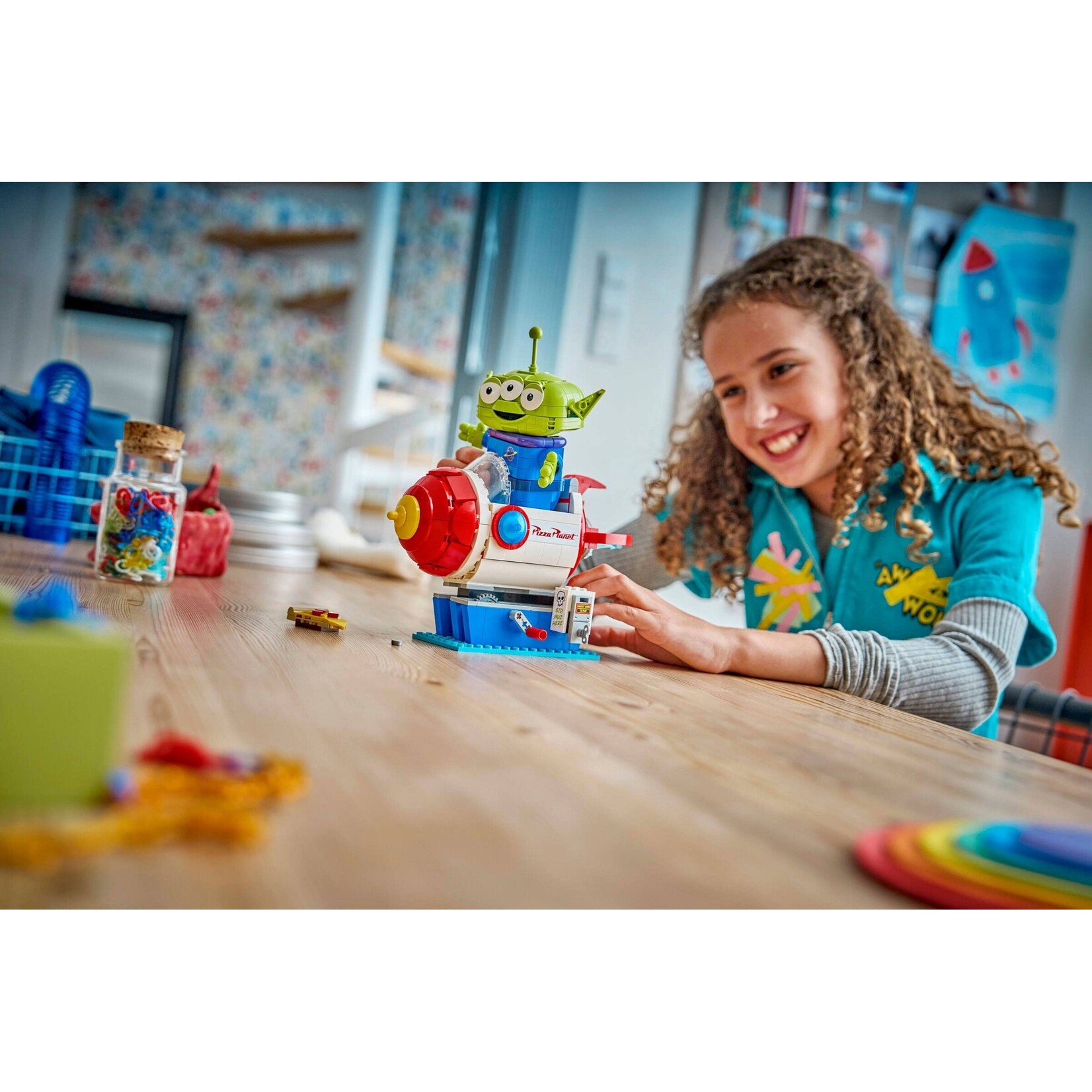 LEGO Alien met Pizza Planet raket - 43307