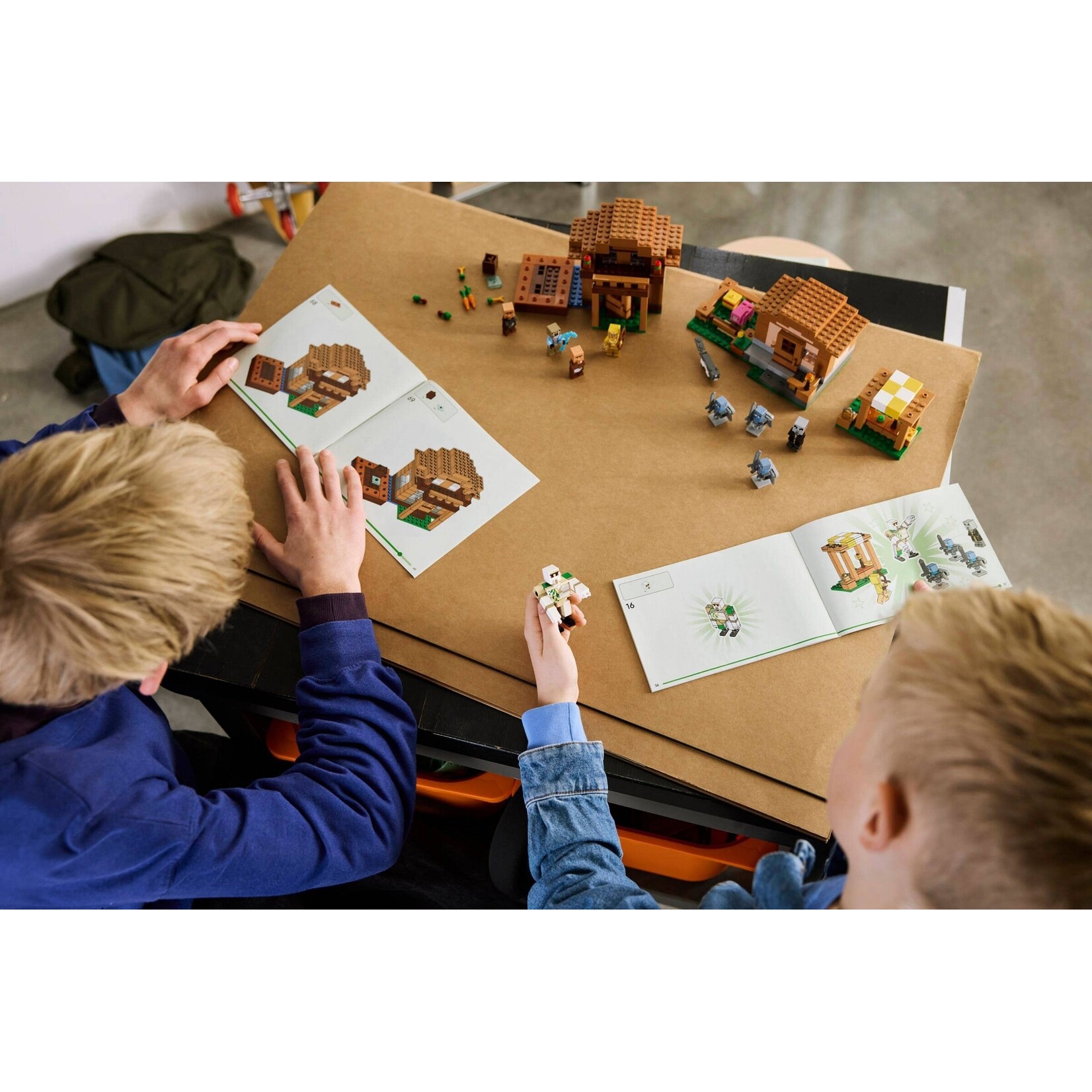 LEGO Oproeper dorpsaanval - 21596