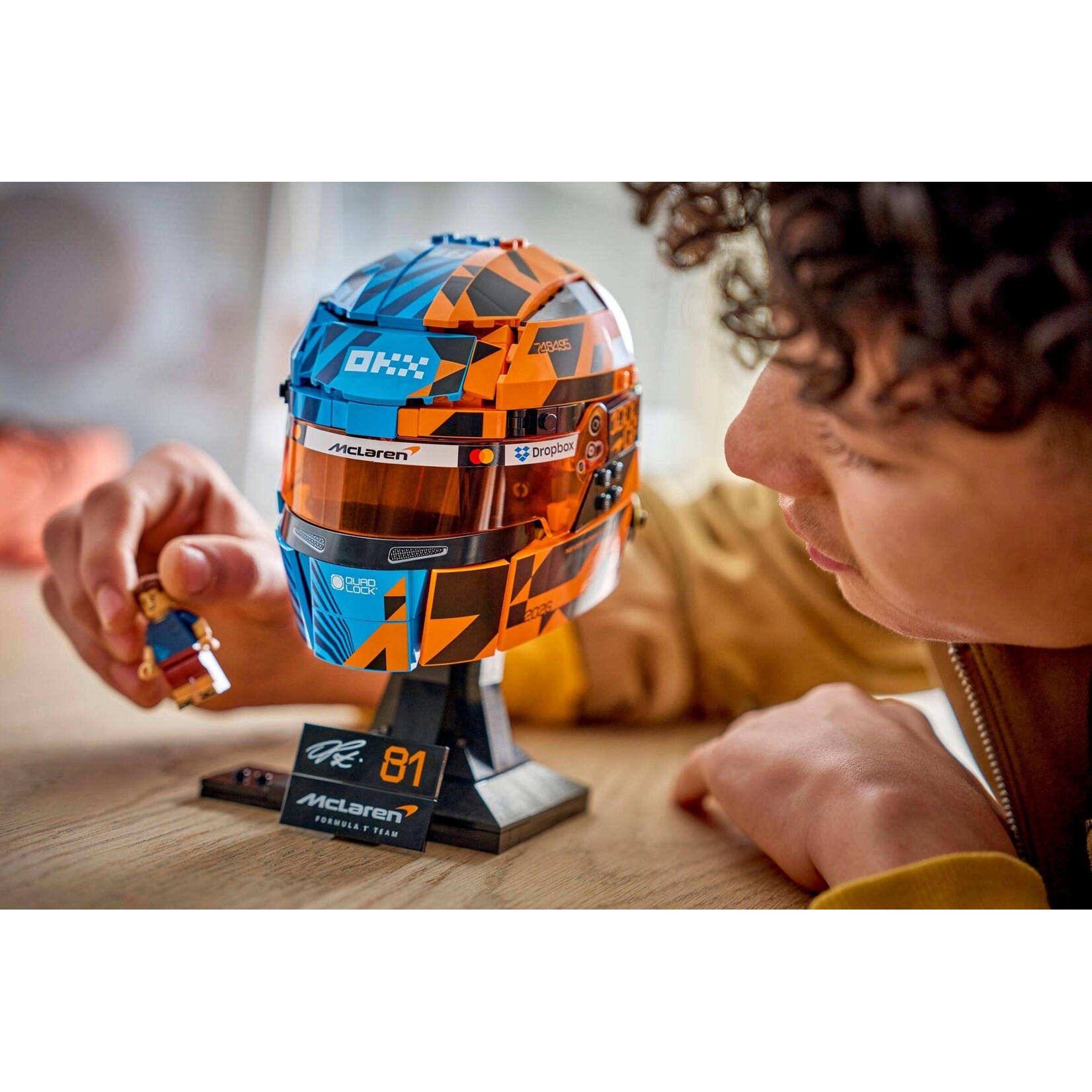 LEGO  McLaren Mastercard F1® Team helm van Oscar Piastri - 43017