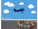 Muursticker vliegtuig met wolken jongenskamer (groot)