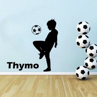 Muursticker voetbal jongen hooghouden kinderkamer - jongenskamer Muursticker voetbal jongen hooghouden kinderkamer - jongenskamer