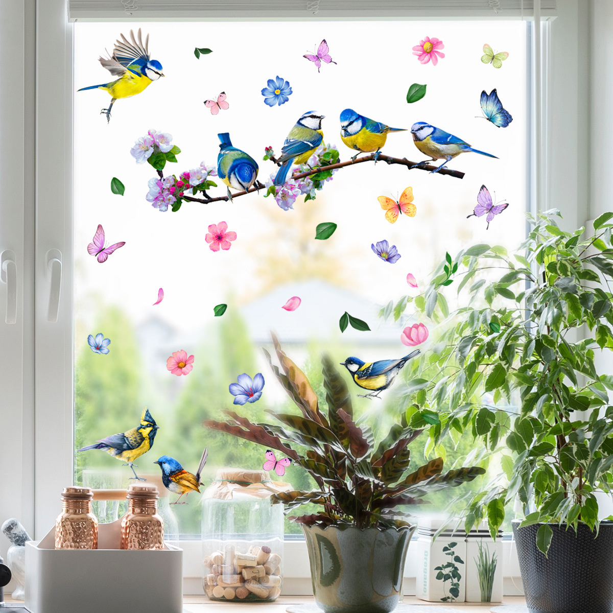 Raamsticker zelfklevend vogels op tak met vlinders, dubbelzijdig bedrukt.