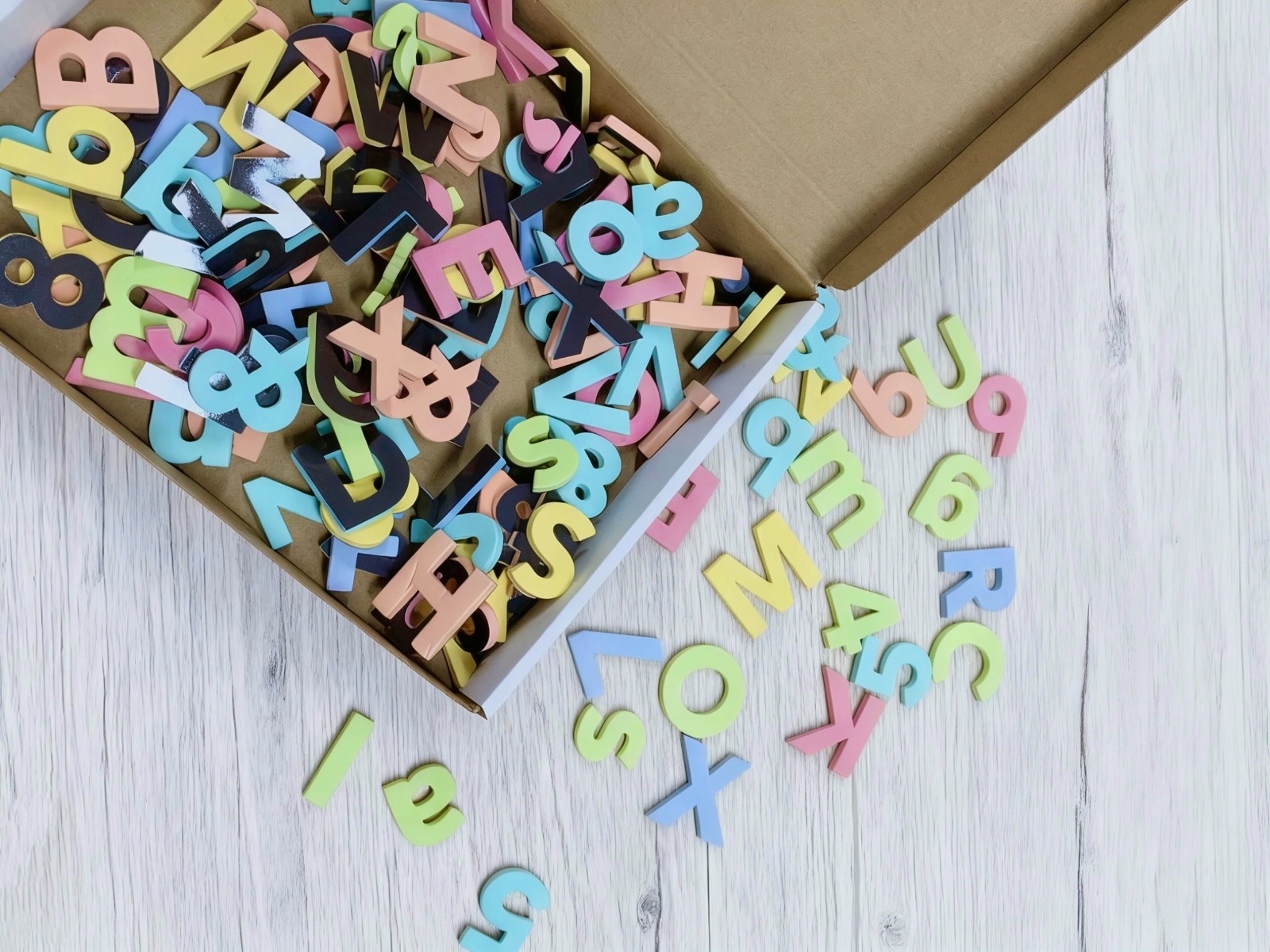 Vrolijk gekleurde magneet letters cijfers (140 Stuks) educatief speelgoed - Stickerkamer