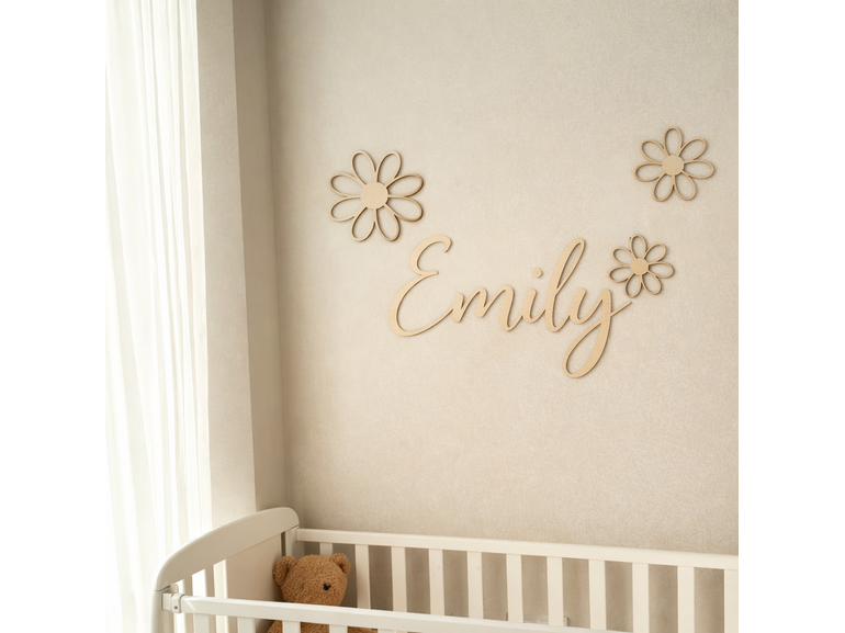 Houten naam met Daisy bloemen voor baby en kinderkamer Houten naam met Daisy bloemen voor baby en kinderkamer