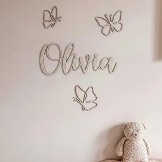 Houten naam met Vlinders voor baby en kinderkamer